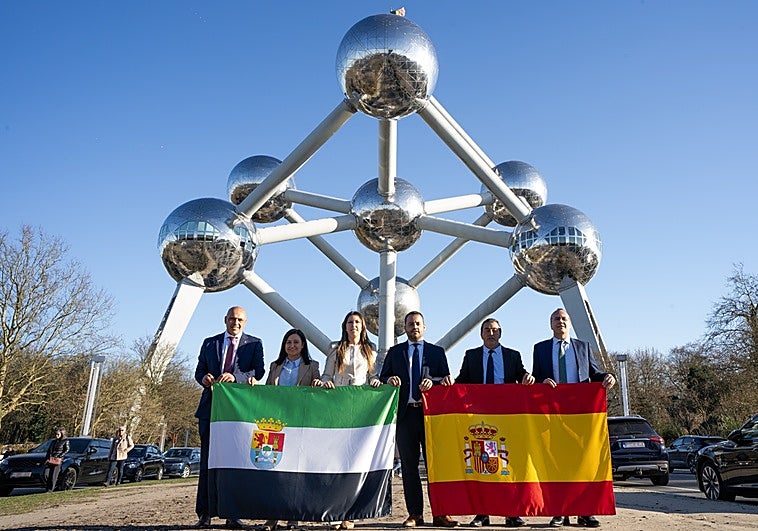 La visita de los eurodiputados a Almaraz se ve precedida de la polémica política
